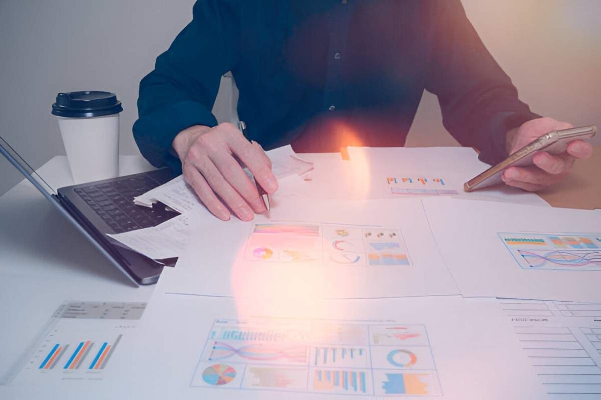 Understanding the Role of an Operations Manager A Simple Guide for Beginners