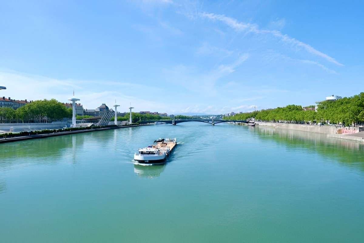 Navigating Inland Waterways A Beginner's Overview