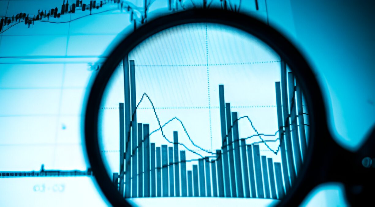 Financial Market Fluctuations Through the Lens of Statistical Theory
