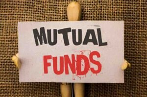 advantages and disadvantages of closed end funds vs mutual funds