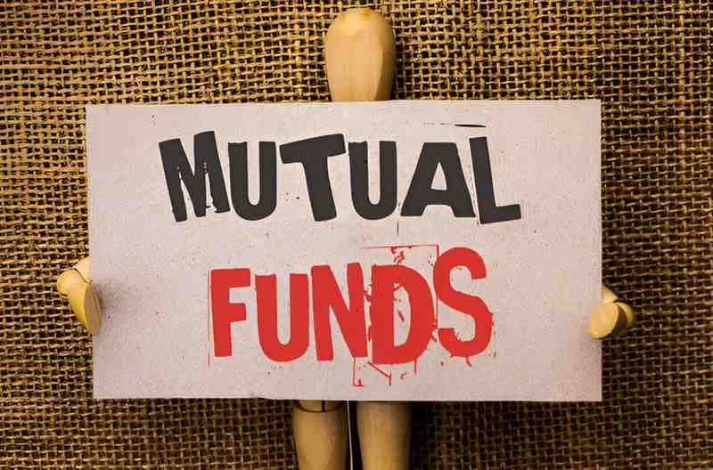 advantages and disadvantages of closed end funds vs mutual funds