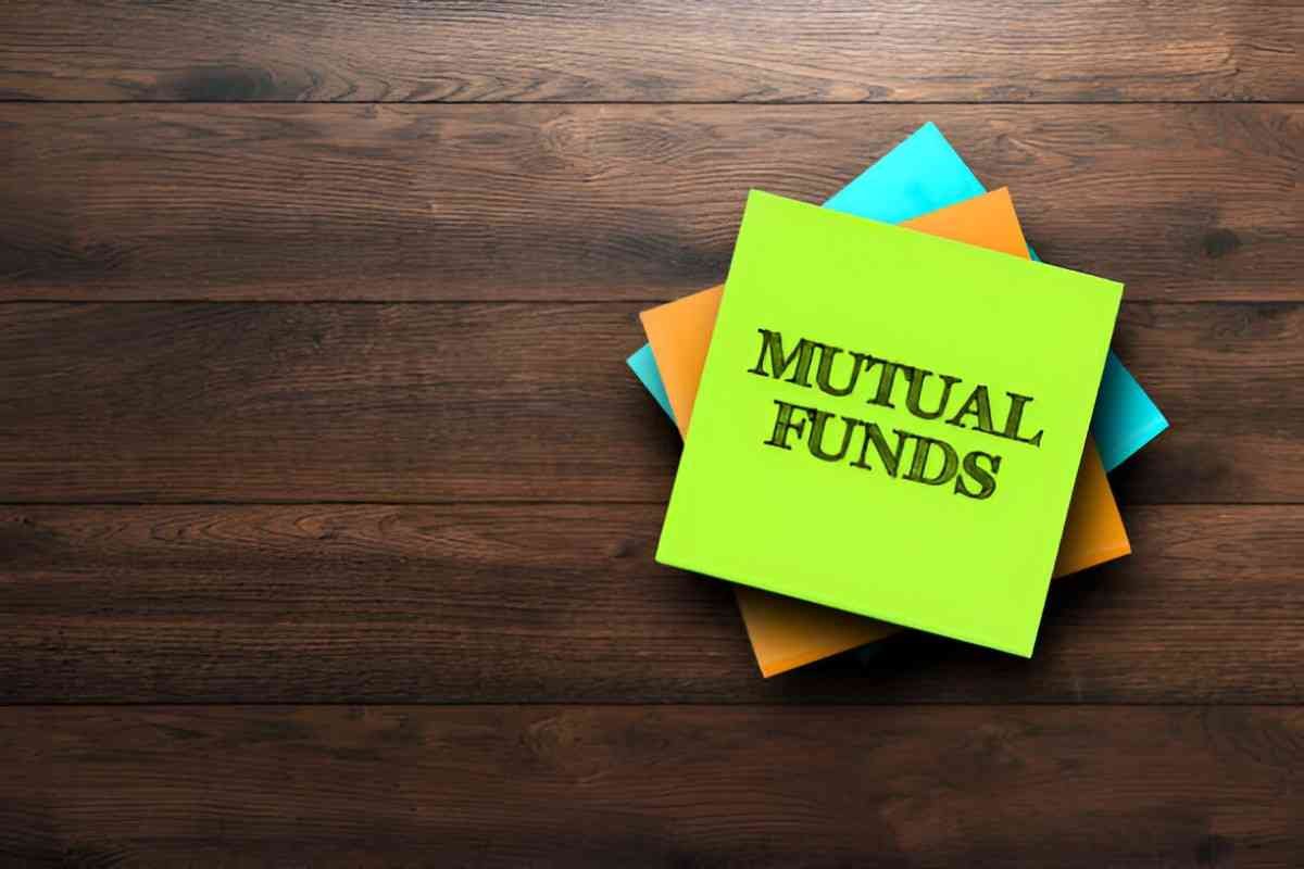 advantages to selling mutual funds at end of year