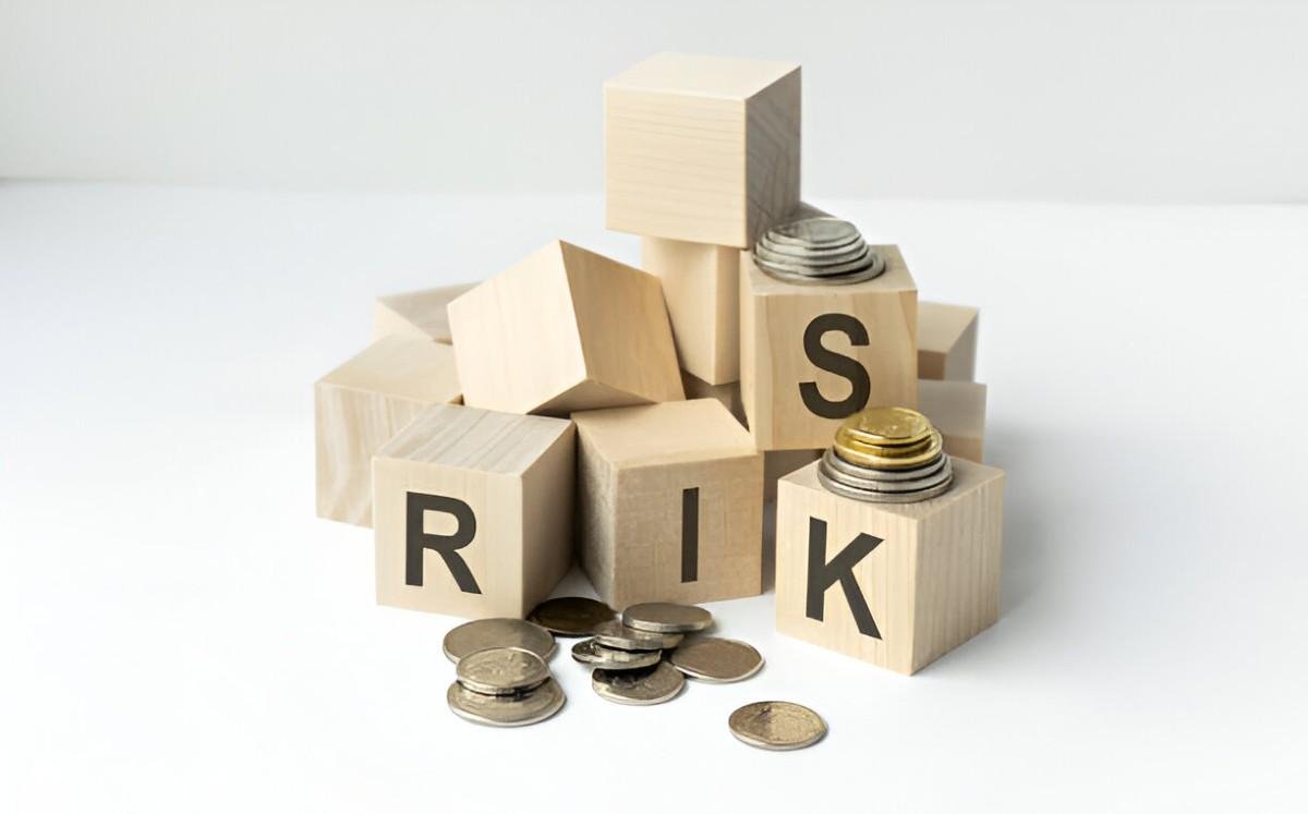 risks associated with holding bonds in mutual funds
