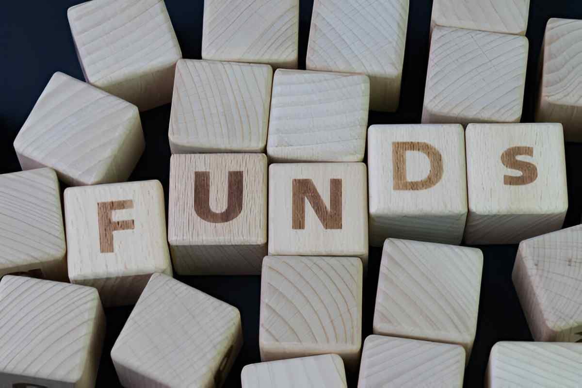 alternative investment funds vs mutual funds