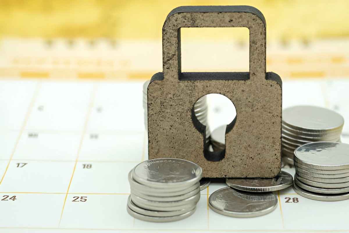 are all mutual funds locked in for 12 onths