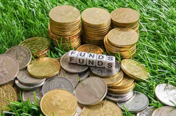 are hedge funds subject to same rules as mutual funds
