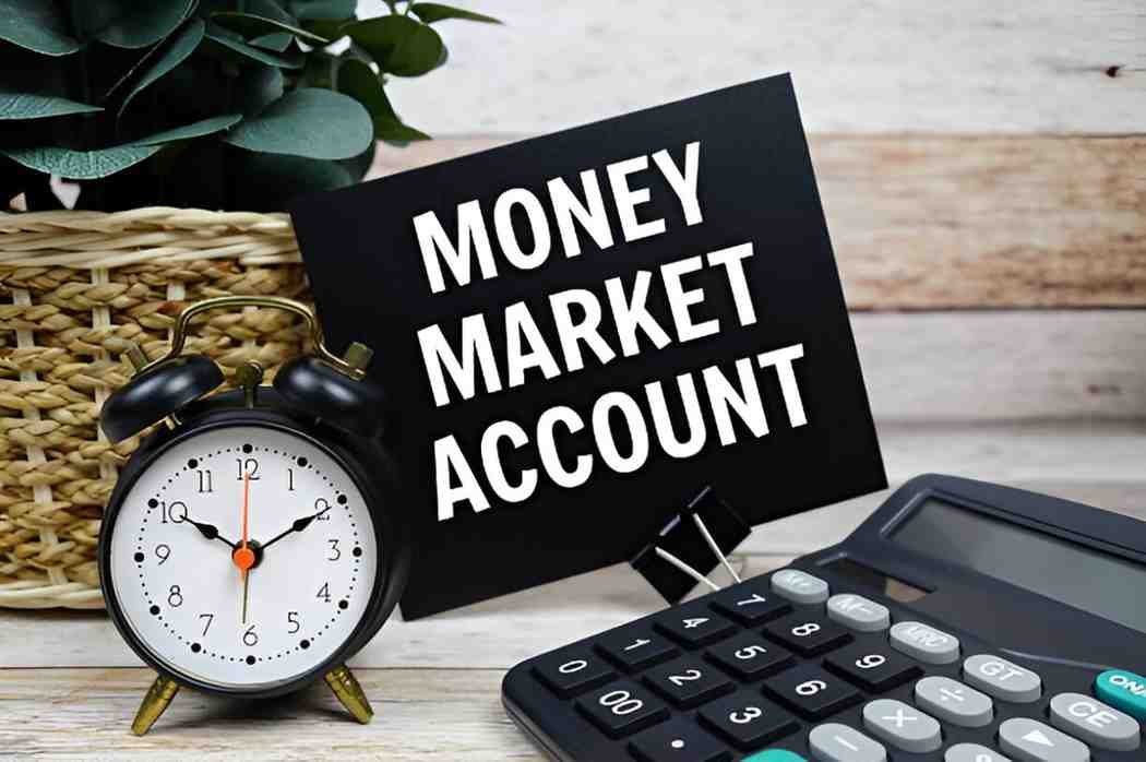are money market accounts safer than mutual funds