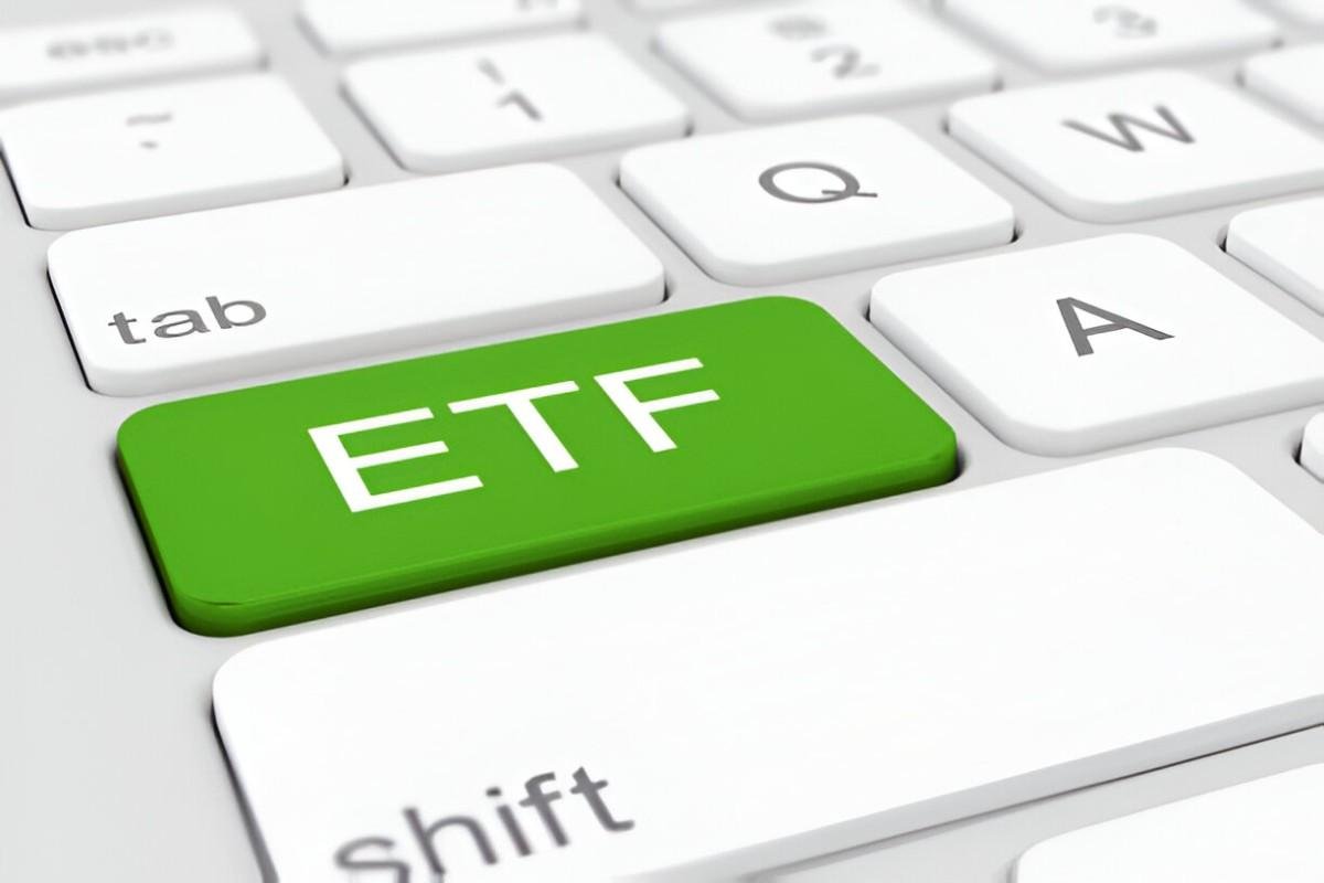 are mutual funds more liquid than etfs