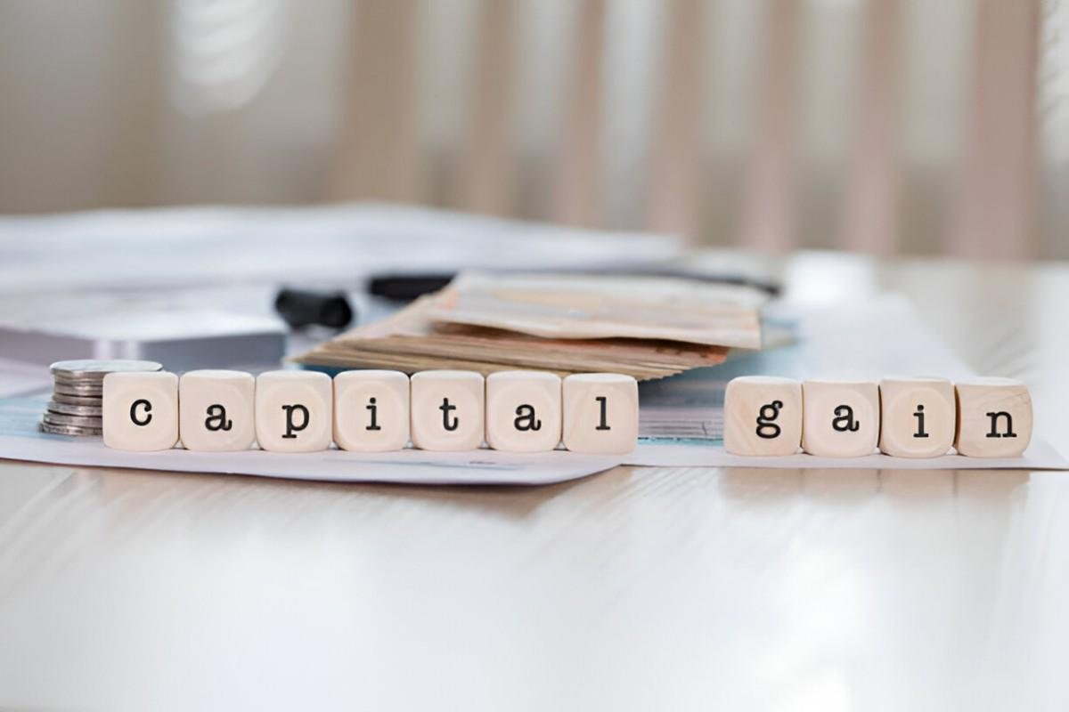 are mutual funds required to distribute capital gains