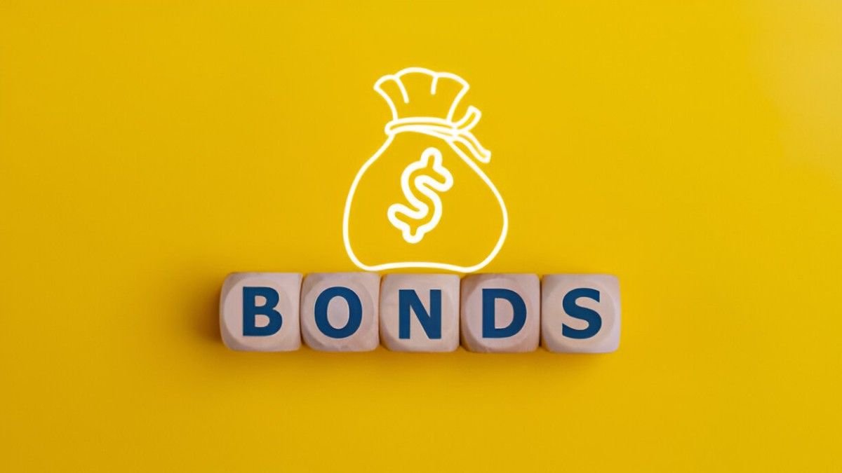 are mutual funds that buy short-term bonds