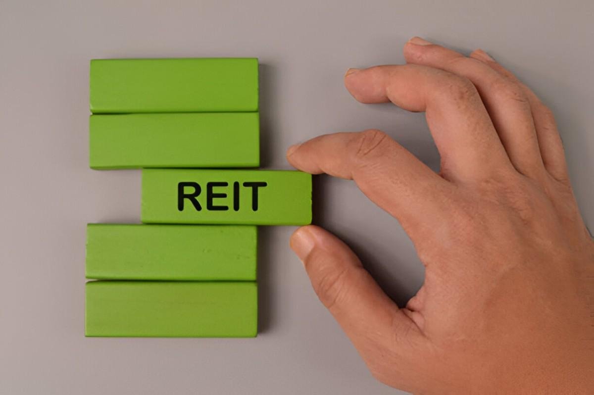 are reit's similar to closed end mutual funds