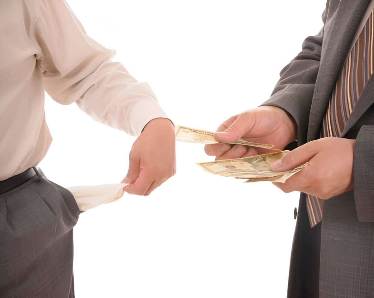 are there penalities if pulling money from mutual funds