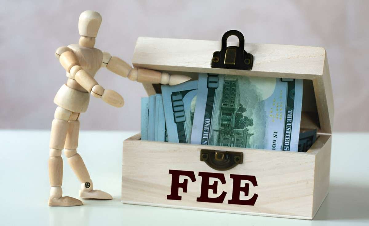average disclosed and undisclosed fees in a mutual fund